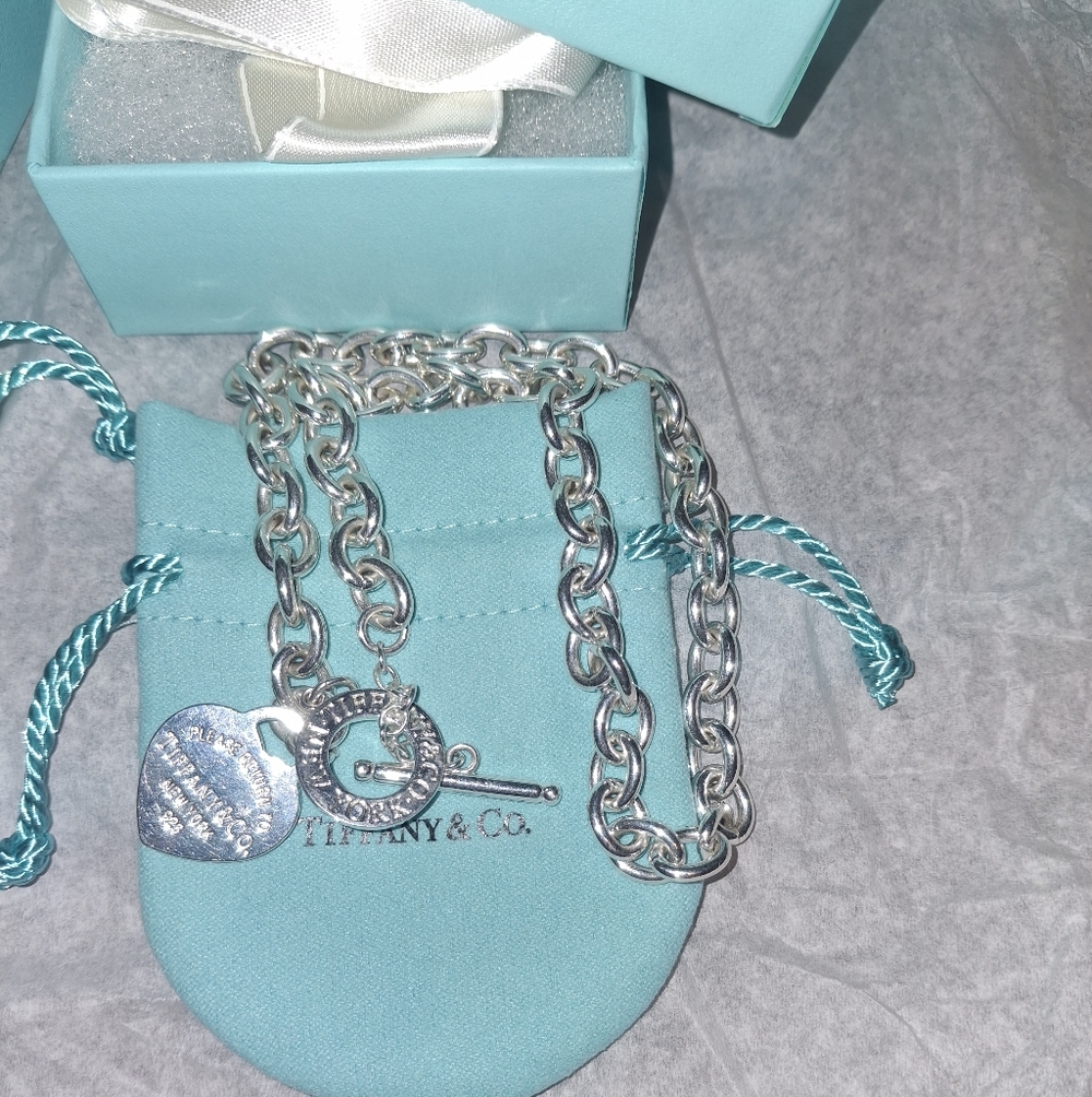 Rerun To Tiffany & Co. Silver Chain Necklace with Heart Pendant Retails 1,150